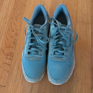 Reebok light greenish barely worn as seen in photos women’s size 7